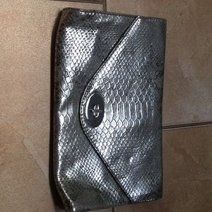 Silver clutch